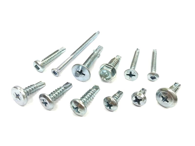 Various types of metal screws arranged