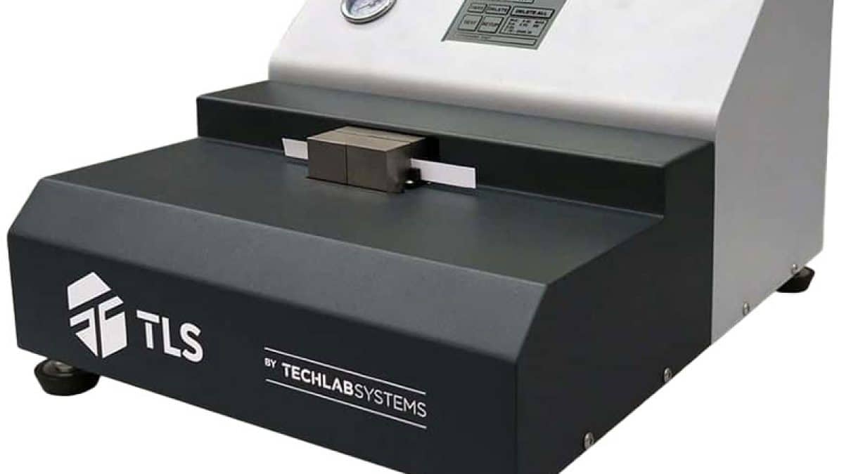 Compression testing machine for materials